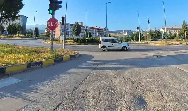 Feci kazaların yaşandığı kavşakta kırmızı ışık ihlali kamerada