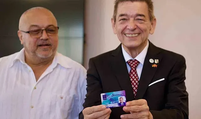 Kuşadası Belediyesi'nden Alman Arndt'a fahri hemşehrilik unvanı