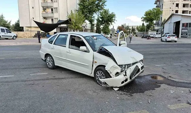 Adıyaman'da iki otomobil çarpıştı: 1'i ağır 3 yaralı