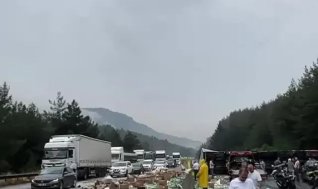 Pozantı-Adana istikameti tır devrilmesi nedeniyle trafiğe kapandı