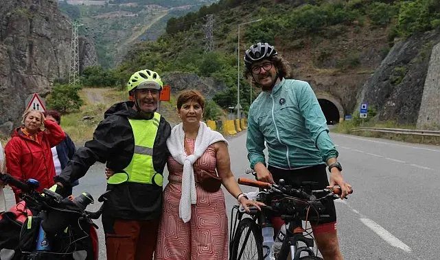 50 yaşında aldığı ilk bisikletiyle Türkiye yollarına düştü