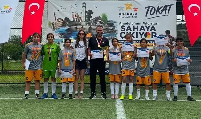 Erzincan'ın kızları Türkiye şampiyonu oldu