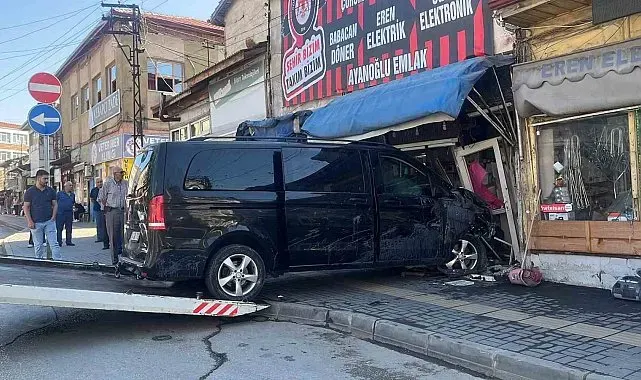 Önce park halindeki araçları biçti, sonra iş yerine daldı