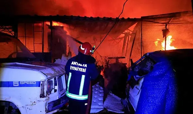 40 yıllık emeği gözlerinin önünde küle döndü