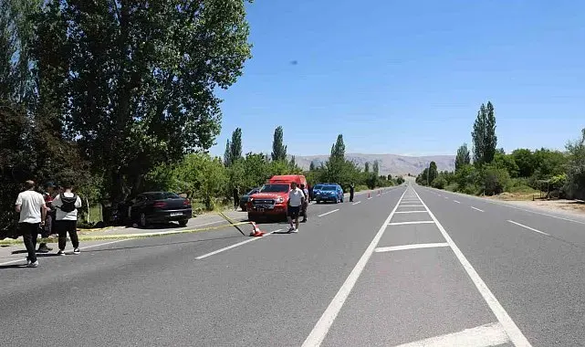 Otomobil ağaca çarptı: 2 ölü, 4 ağır yaralı