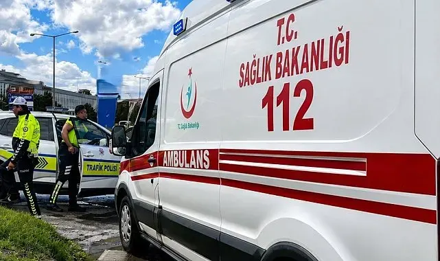 Erzincan-Erzurum karayolunda minibüs devrildi, 15 kişi yaralandı