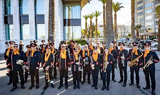 İzmir'in tarihine 83 yıldır "müzikle" tanıklık ediyorlar