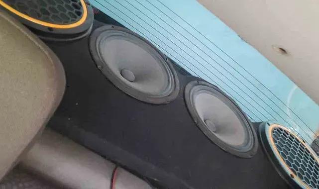 Yüksek sesle müzik açan 2 sürücüye toplam 246 bin 898 TL ceza