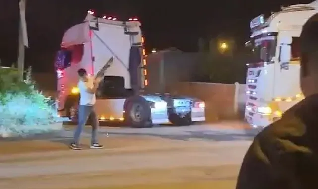 Elazığ'da düğün konvoyunda pompalı tüfekle havaya ateş açan şahıs kamerada