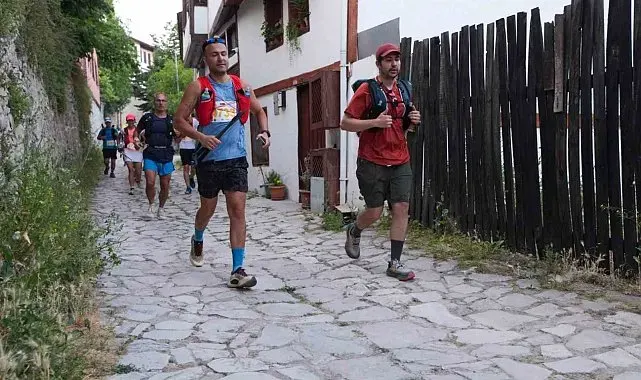 Farklı ülkelerden sporcular Safranbolu'nun tarihi sokaklarında yarışıyor