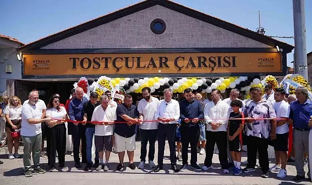 Tarihi Ayvalık Tostçular Çarşısında örnek iş birliği