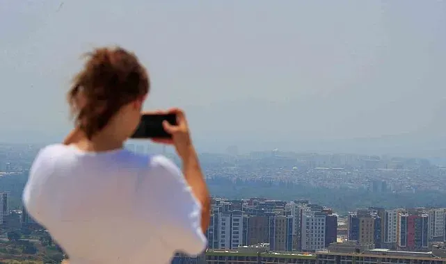 Antalya'da nem yüzde 86'lara ulaştı, kentin üzeri nem bulutları ile kaplandı