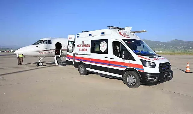 Hacda rahatsızlanan vatandaş ambulans uçakla Türkiye'ye getirildi