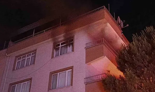 Bursa'da apartman dairesinde çıkan yangın paniğe neden oldu