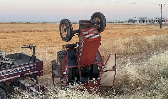 Devrilen traktörün sürücüsü burnu bile kanamadan kurtuldu