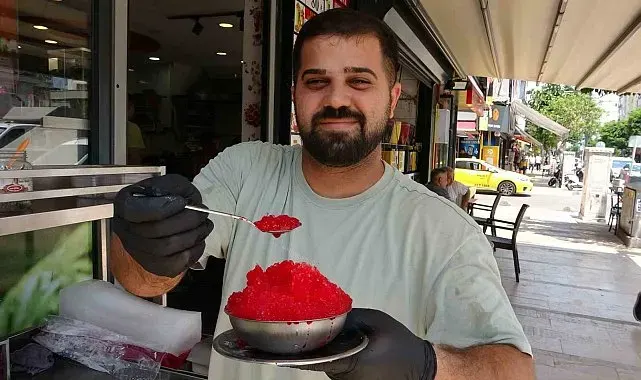 Sıcak ve nemin bastırdığı Mersin'de vatandaşlar bici biciyle serinliyor