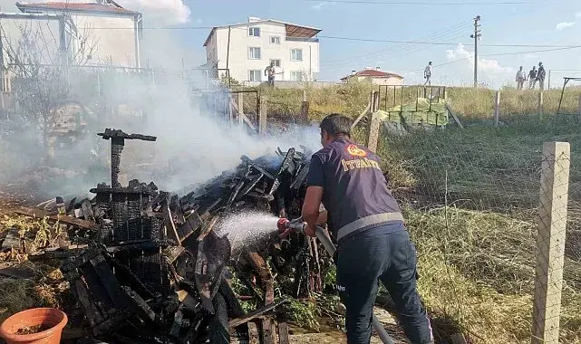 Arazideki odunların tutuşması sonucu yangın çıktı