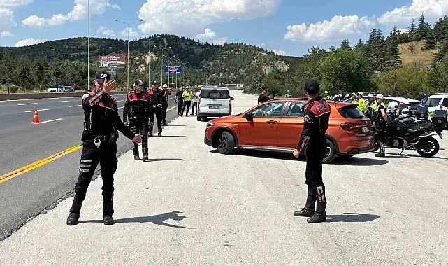 Ankara'da NATO Zirvesi öncesi atlı polisler devriye attı, trafik ve asayiş ekipleri yol kontrol uygulaması gerçekleştirdi