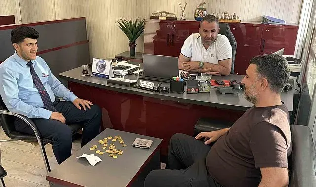 4 buçuk milyon TL değerindeki altın ve çeki sahibine ulaştırdı