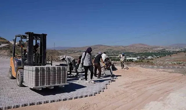 Elazığ Asri Mezarlıkta, altyapı ve çevre düzenlemeleri sürüyor