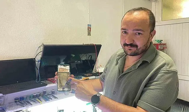 Bataryası değiştirilmek istenen cep telefonu bir anda alev aldı