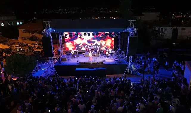 48. Honaz Kiraz Festivali muhteşem konserle final yaptı