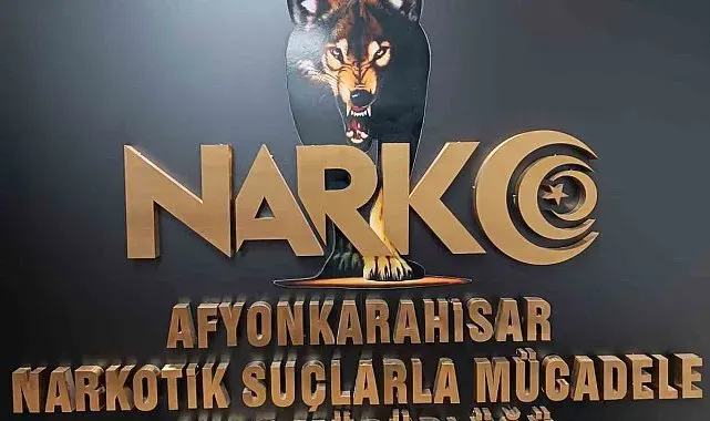 Minibüsün koltuk döşemesinden 3 kilogram uyuşturucu çıktı