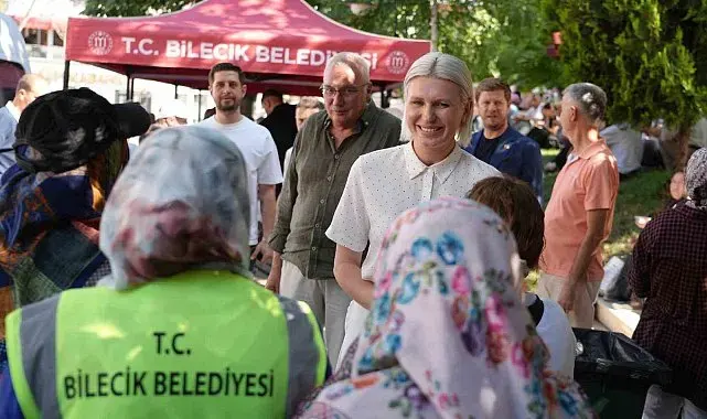 Bilecik'te binlerce kişiye aşure dağıtıldı