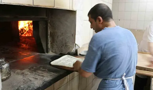 Diyarbakır'da 60 derece sıcakta 'ekmek' mesaisi