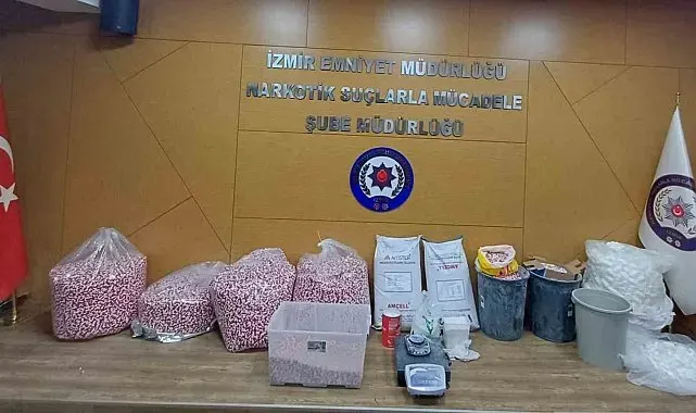 İzmir'de zehir tacirlerine büyük darbe: 121 bin 816 uyuşturucu nitelikli hap ele geçirildi