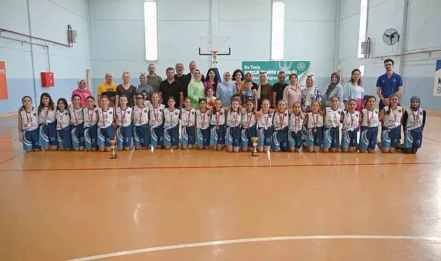 Karacabey Belediyespor'da kupa sevinci