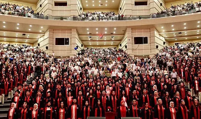 ERÜ Sağlık Hizmetleri Meslek Yüksekokulu yeni mezunlarını verdi