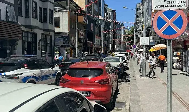 Hatalı parklar trafiği zaman zaman aksatıyor