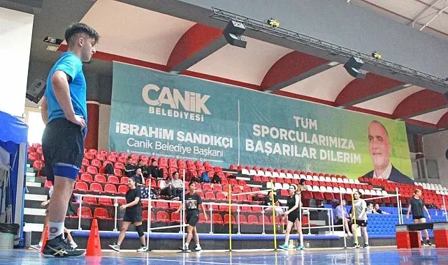Başkan Sandıkçı: "Ücretsiz akademiye hazırlık kurslarımızda genç kardeşlerimizi uzman eğitmenlerle ağırlıyoruz"