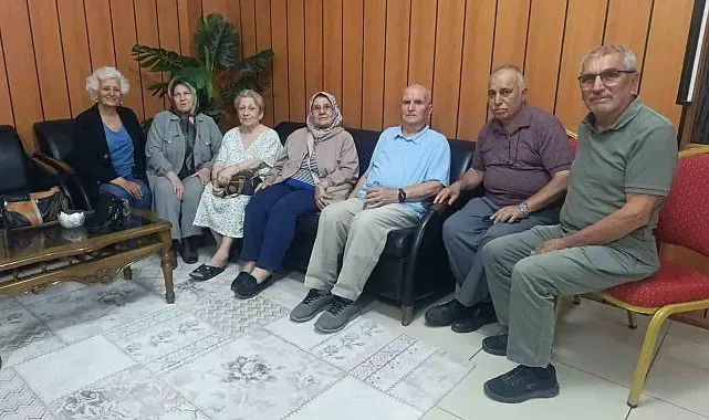 Emekli öğretmenler öğrencileriyle buluştu