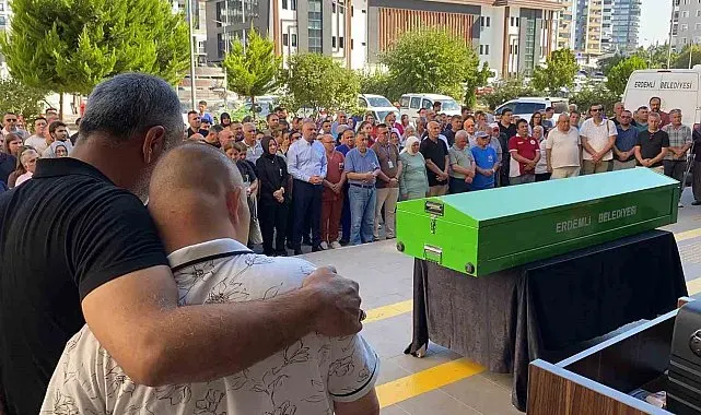 Radyoloji teknisyeni görev yaptığı hastaneden gözyaşlarıyla uğurlandı