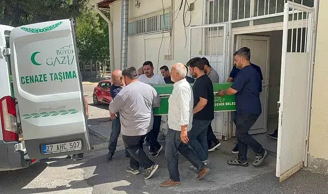 Sınava giderken geçirdiği kaza sonrası hayatını kaybeden gencin cenazesi ailesine teslim edildi