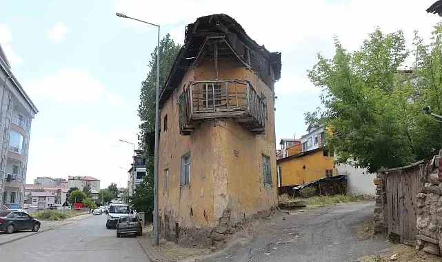 Titanik Sivas'a demir attı