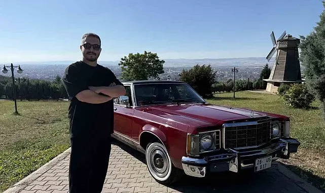 Eskişehir'in 'Eşref'i: Babasının anısını yıllara meydan okuyan klasik otomobiliyle yaşatıyor