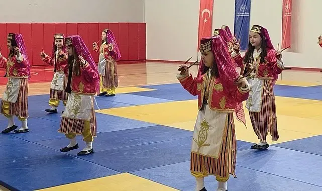 Çorum'da gençler ve çocuklar gösterileriyle alkış topladı