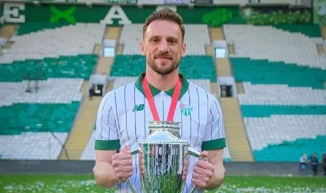 Bursaspor'da Anıl Atağ'ın sözleşmesi uzatıldı