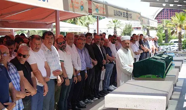 Trafik kazasında hayatını kaybeden genç motosikletçi, son yolculuğuna uğurlandı