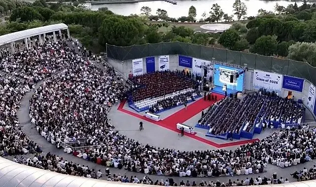 Sabancı Üniversitesi'nin 24. dönem lisans ve 27. dönem lisansüstü mezuniyet töreni gerçekleşti