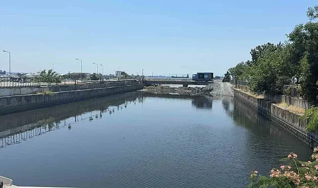 Çırpıcı Deresi'nde ilginç önlem: Kirlenmesin diye denizi dereden ayırdılar