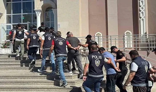 Fethiye merkezli göçmen kaçakçılığı operasyonunda 18 şüpheli adliyeye sevk edildi