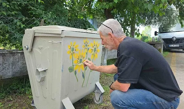 Düzce'de gönüllü sanatçının fırçası köye estetik kattı