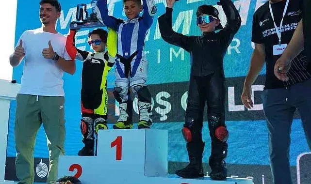 5 yaşındaki sporcu Türkiye Süpermoto Şampiyonası'nda şampiyonluğa ulaştı