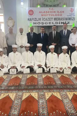 Alaşehir’de 11 öğrenci hafızlık icazeti aldı