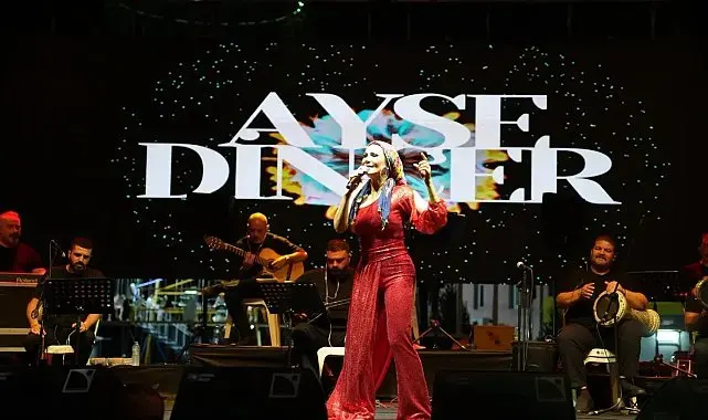 Koçarlı'da çam fıstığı festivali Ayşe Dinçer konseriyle taçlandı