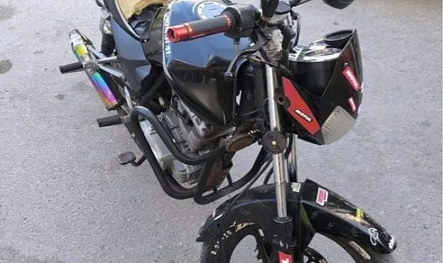 Plakasız motosikletle yola çıkan ehliyetsiz sürücüye 105 bin lira ceza